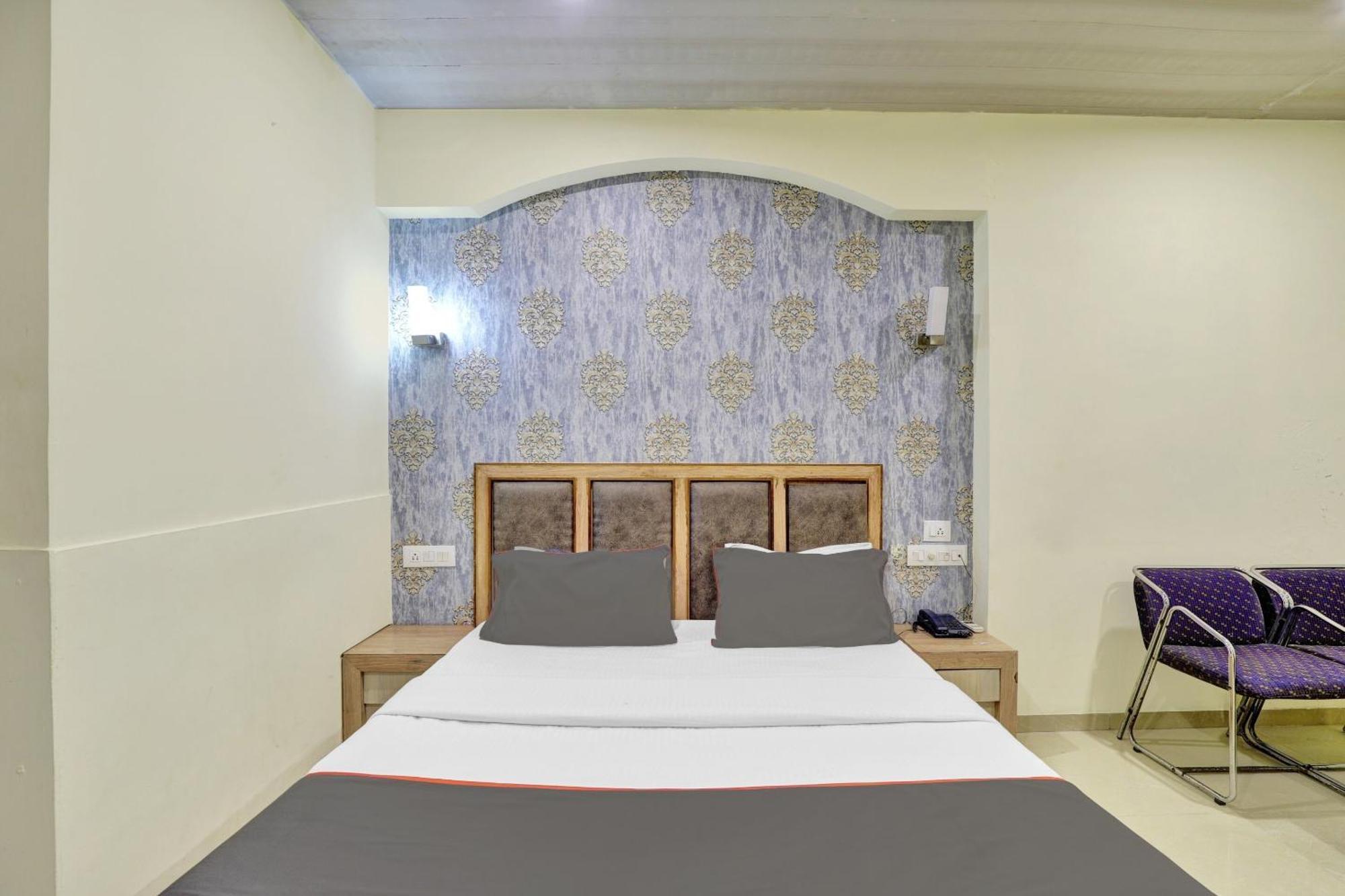 Collection O 82926 Hotel Royal Plaza Ахмедабад Экстерьер фото